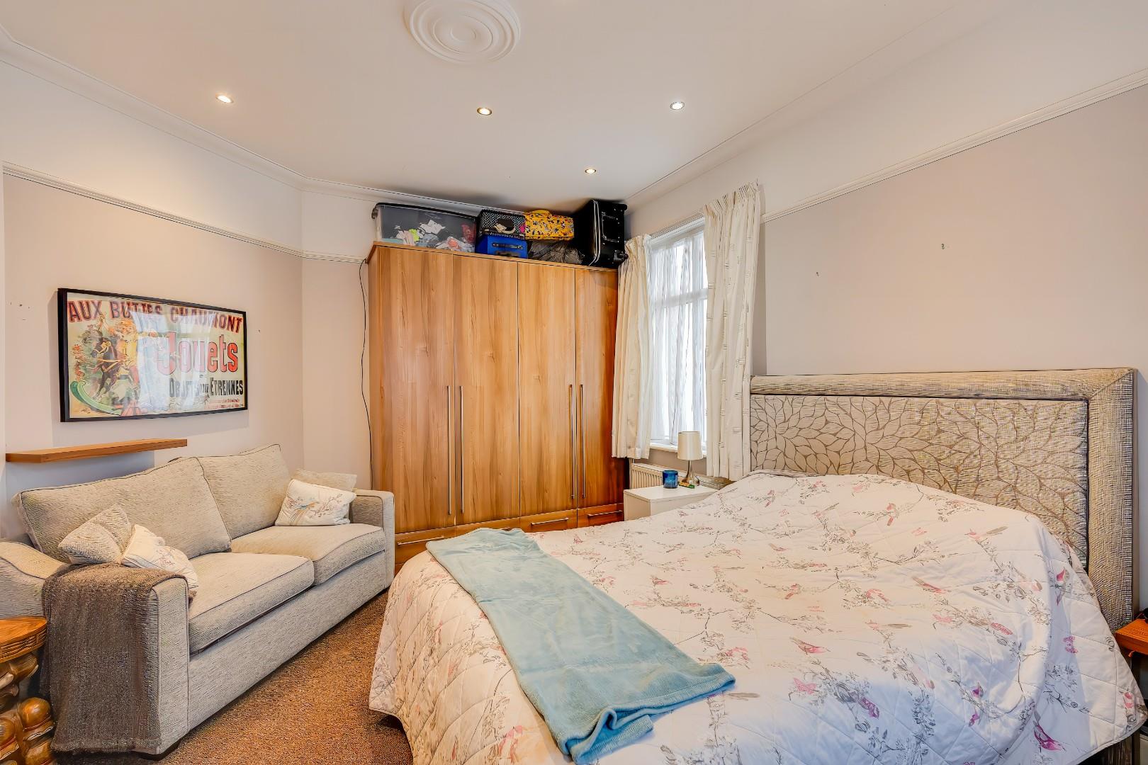 76 South Road, Sully, CF64 5SL